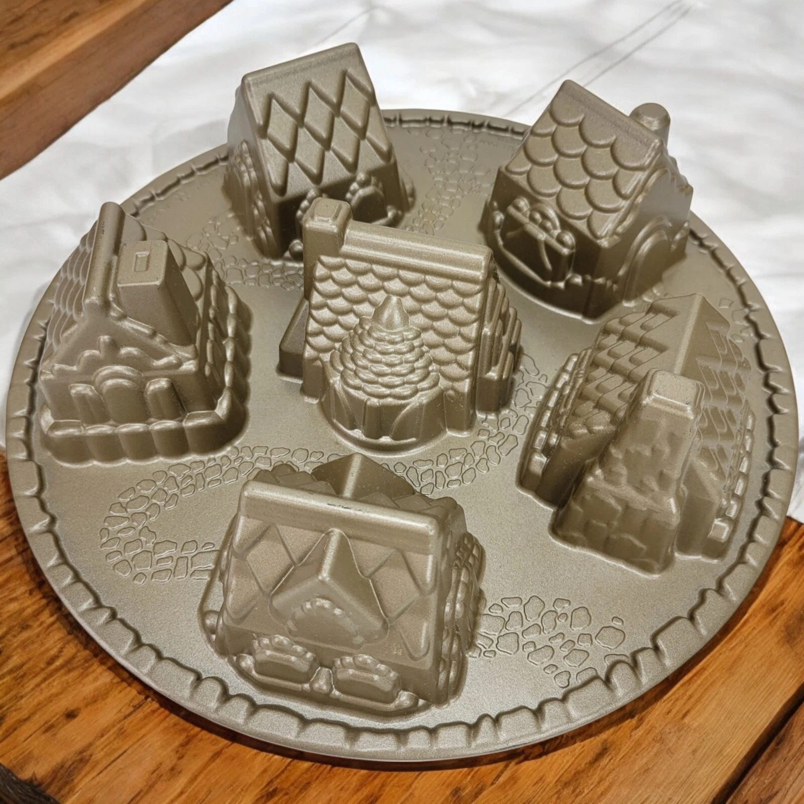 12" Nordic Ware Cozy Village Baking Pan Cottage Houses Muffin Cake Mold USA
Opens in a new window or