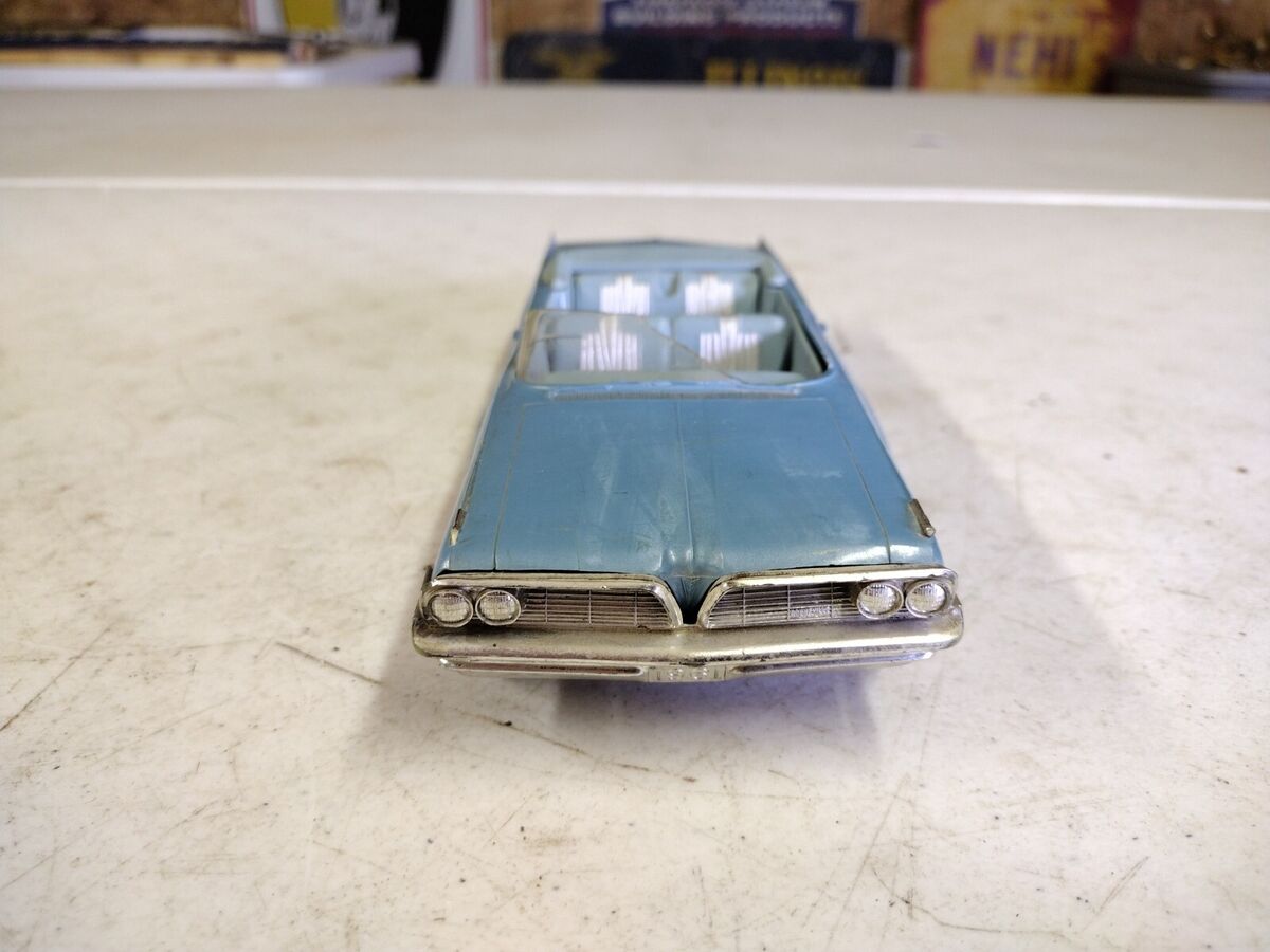 Vintage 1/25 Scale AMT Pontiac Bonneville Convertible Promo Vintage 1/25 Scale AMT Pontiac Bonneville Convertible Promo