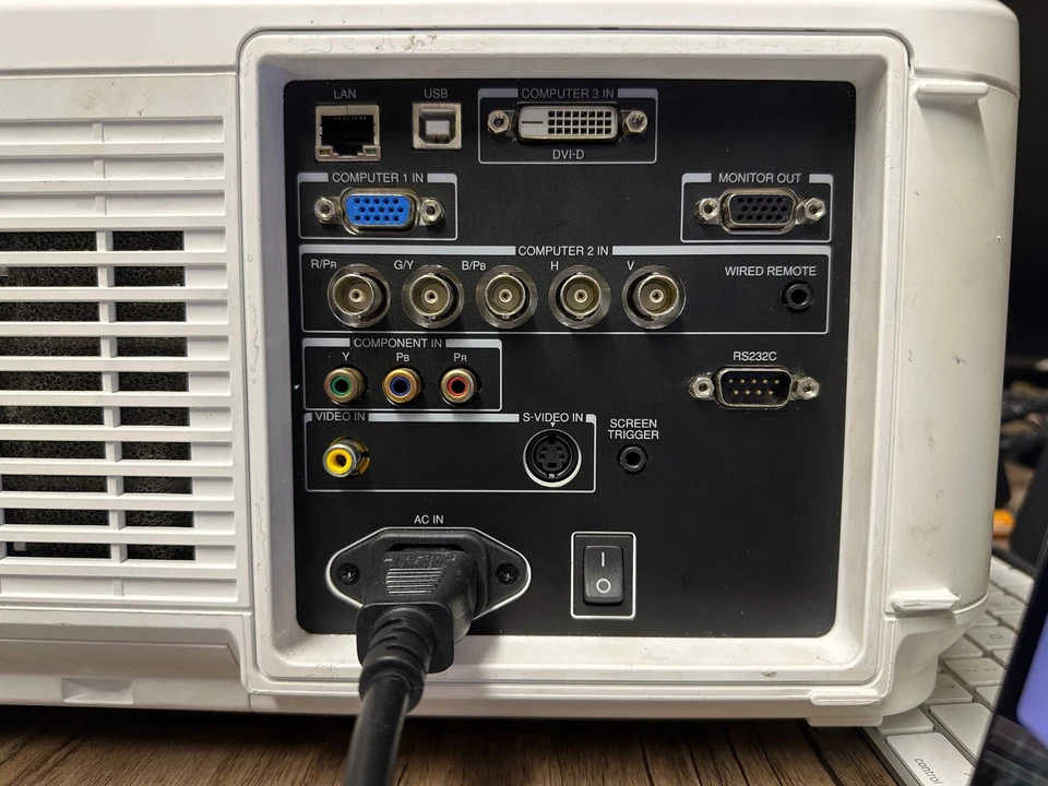 Vivitek DW6035 DLP WXGA Projector – 6000 Lumens – 0.75–0.93:1 Short Throw Lens - Image 3 of 4