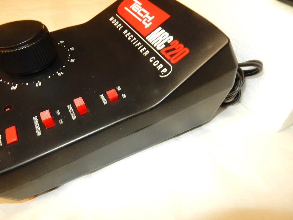 MRC 220 Tech 4-DC Power- para HO, N, Z y otros medidores alimentados por CC. Probado-Bonito! Foto 4 de 4