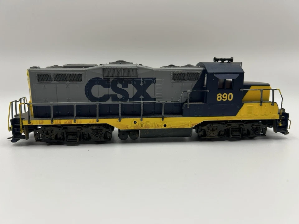 HO Walthers CSX #890 EMD GP9M Diesel Locomotive - (TESTED) - Image 2 of 4
