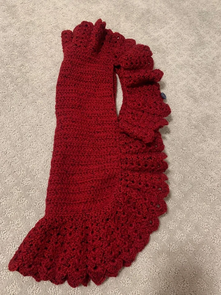 NUEVO Bolero de ganchillo hecho a mano encogerse de hombros - Granate manga corta chaleco suéter - edades 5-7 Foto 4 de 4