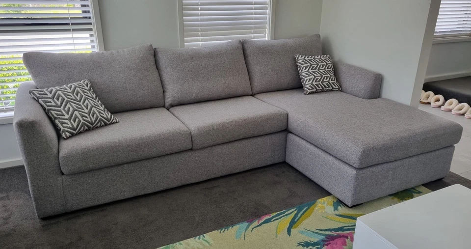 Near New Couch - image 4 of 4