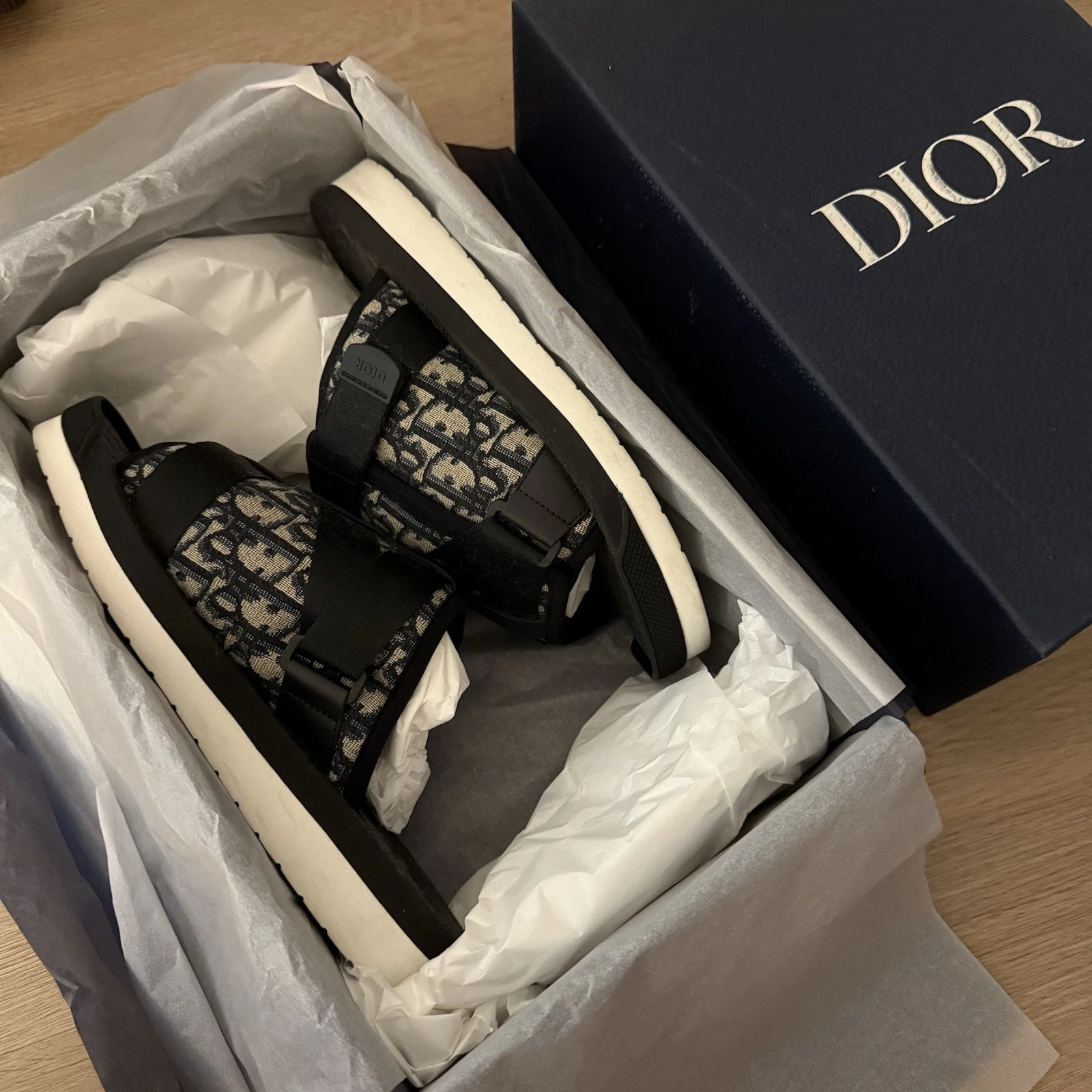Sandales Dior Alpha obliques noires et beige pointure 40