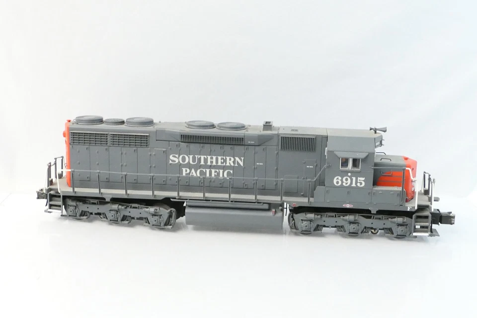 Atlas 6807-2 O Southern Pacific 6915 EMD SD-35 Diesel Locomotive (3-Rail) #6915 - Image 2 of 4