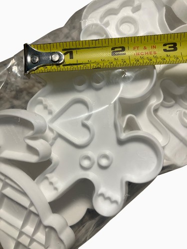 Tupperware White Plastic Holiday Cookie Cutters Set Of 10 Halloween Valentines - Picture 10 of 12