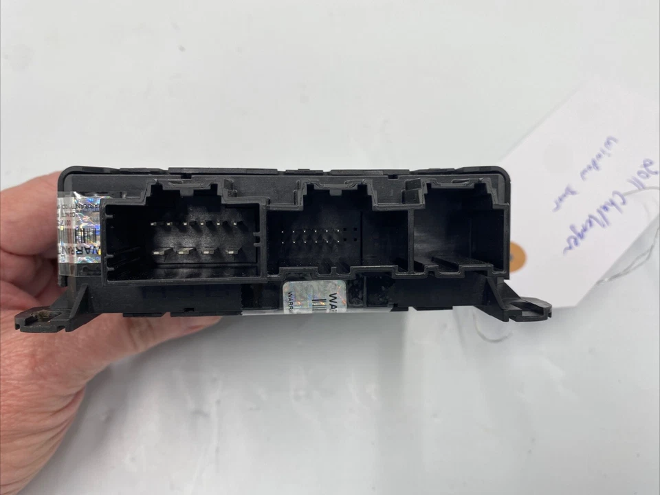 Dodge Challenger 2011 módulo de control de puerta de 3,6 L 68051931AA fabricante original Foto 3 de 4
