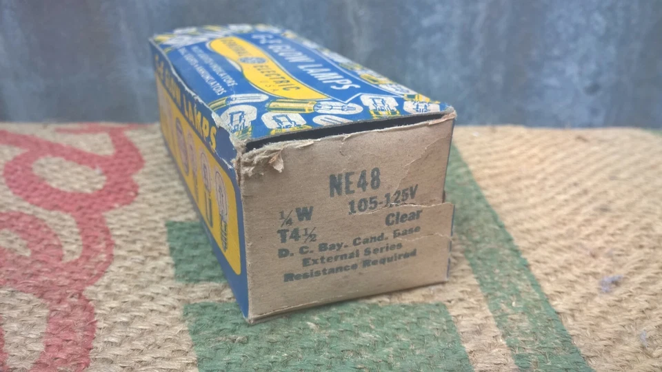 Vintage GE Glow Lamps NE48 ¼ w 105-125V Clear T-4 ½ Pilot Lights - Image 2 of 4