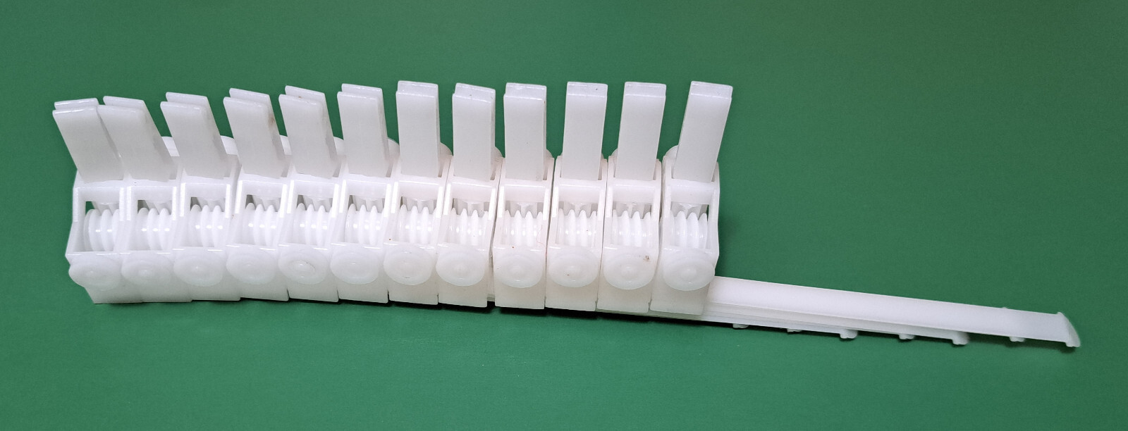 Qty of 12 Levolor Vertical Blind CARRIERS Linked with White Straps eBay