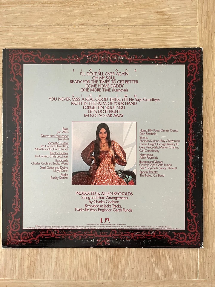Crystal Gayle - Crystal - OG 1976 vinyl LP with original inner sleeve & POSTER  - Image 2 of 4