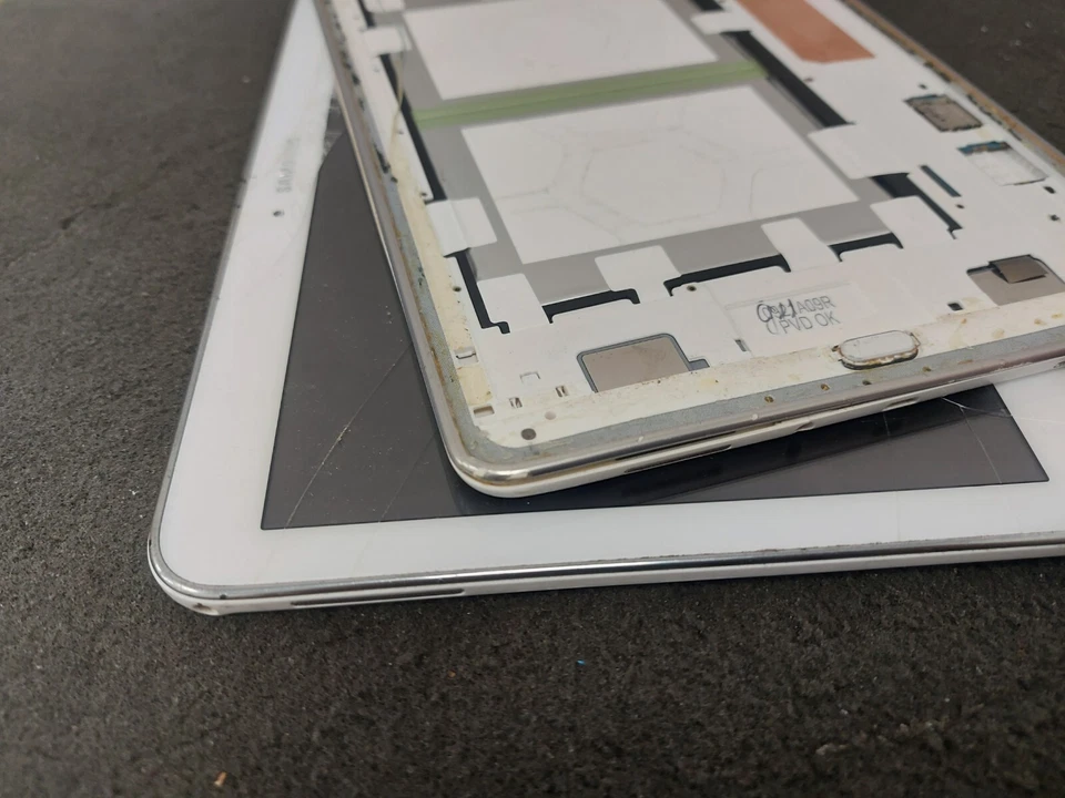 2X Samsung Tablet JobLot Bundle (Damaged/Faulty) For Parts Only — Untested — #22 - Image 3 of 4