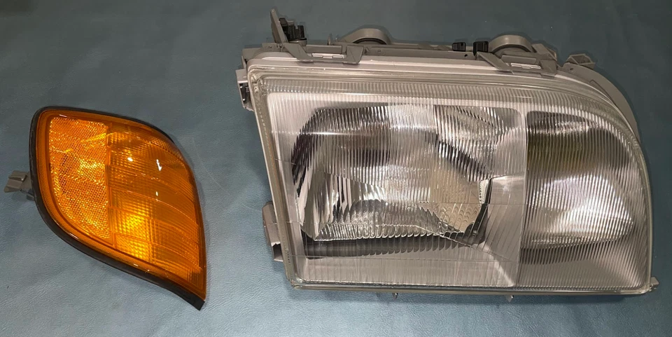 Conjunto combinado de faros Hella RH - 0 302 454 014 / 140-820-66-61 - para W140 Foto 3 de 4