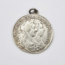 WILLIAM & MARY SILVER HALF-CROWN COIN PENDANT 1689 - 2ND SHIELD