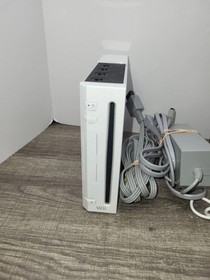 Nintendo Wii Console With 2 Controllers 1 Nunchuck