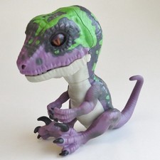 WORKS Fingerlings Untamed Raptor RAZOR Fingertip Interactive DINOSAUR Purple TOY