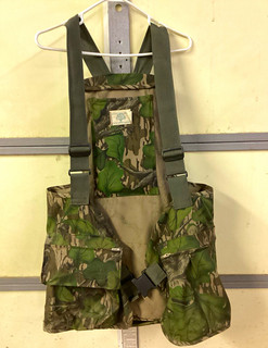 Camouflage Turkey Hunting Vest Green/Brown One Size Canvas Pockets Straps.