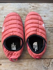 NORTH FACE Women's Size 6 Salmon Thermoball Traction Mule V Slippers