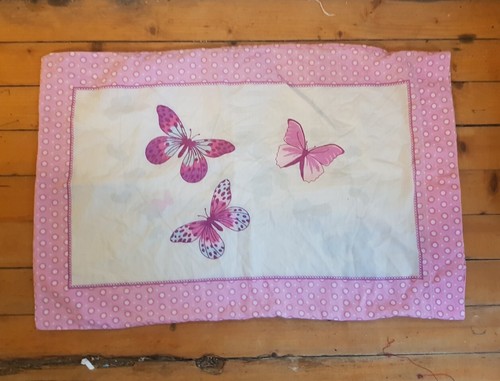 EINZEL WENDEKISSENBEZUG ROSA / WEISS MIT SCHMETTERLINGEN