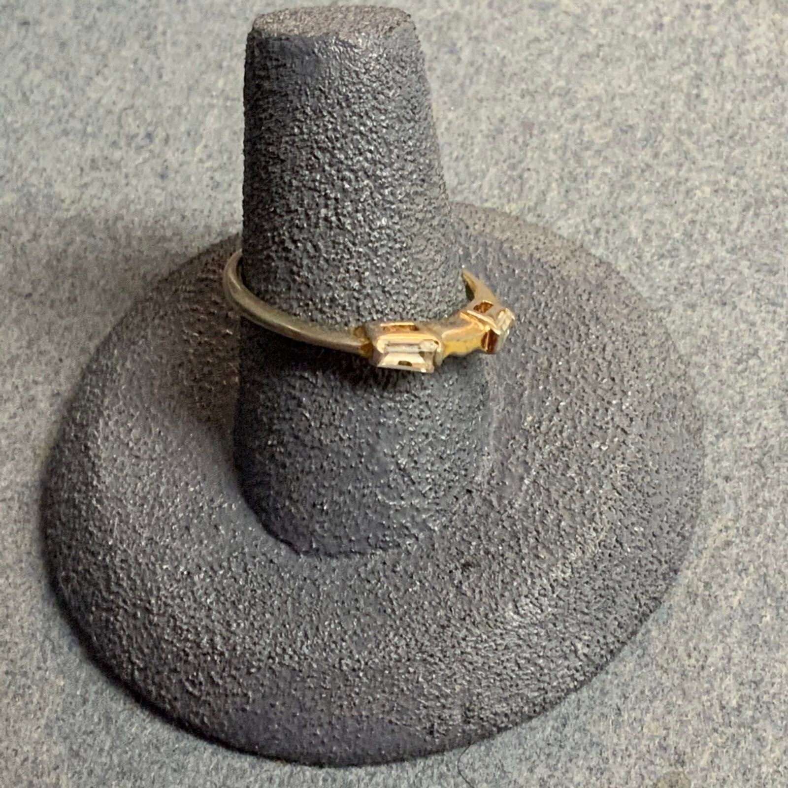 Vintage Rectangular Rhinestone Ring Size 7.5 8 Go… - image 2