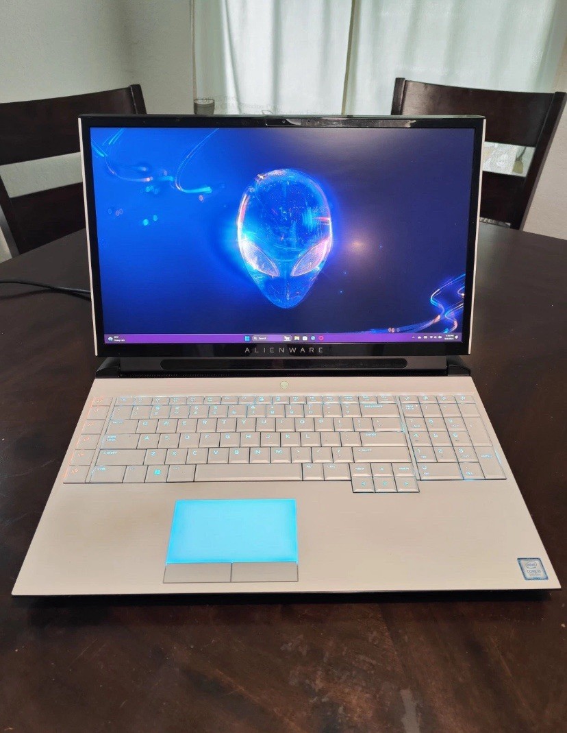 Alienware Area-51m Gaming Laptop, Unlocked Intel 9th Gen, RTX 2070 8GB,  32RAM