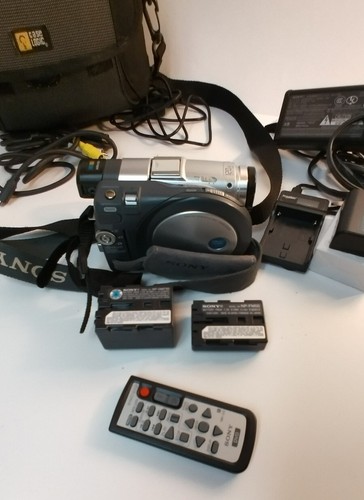 Sony Handycam DCR-DVD201 Digital Video Recorder Kit DVD Player - Picture 13 of 14