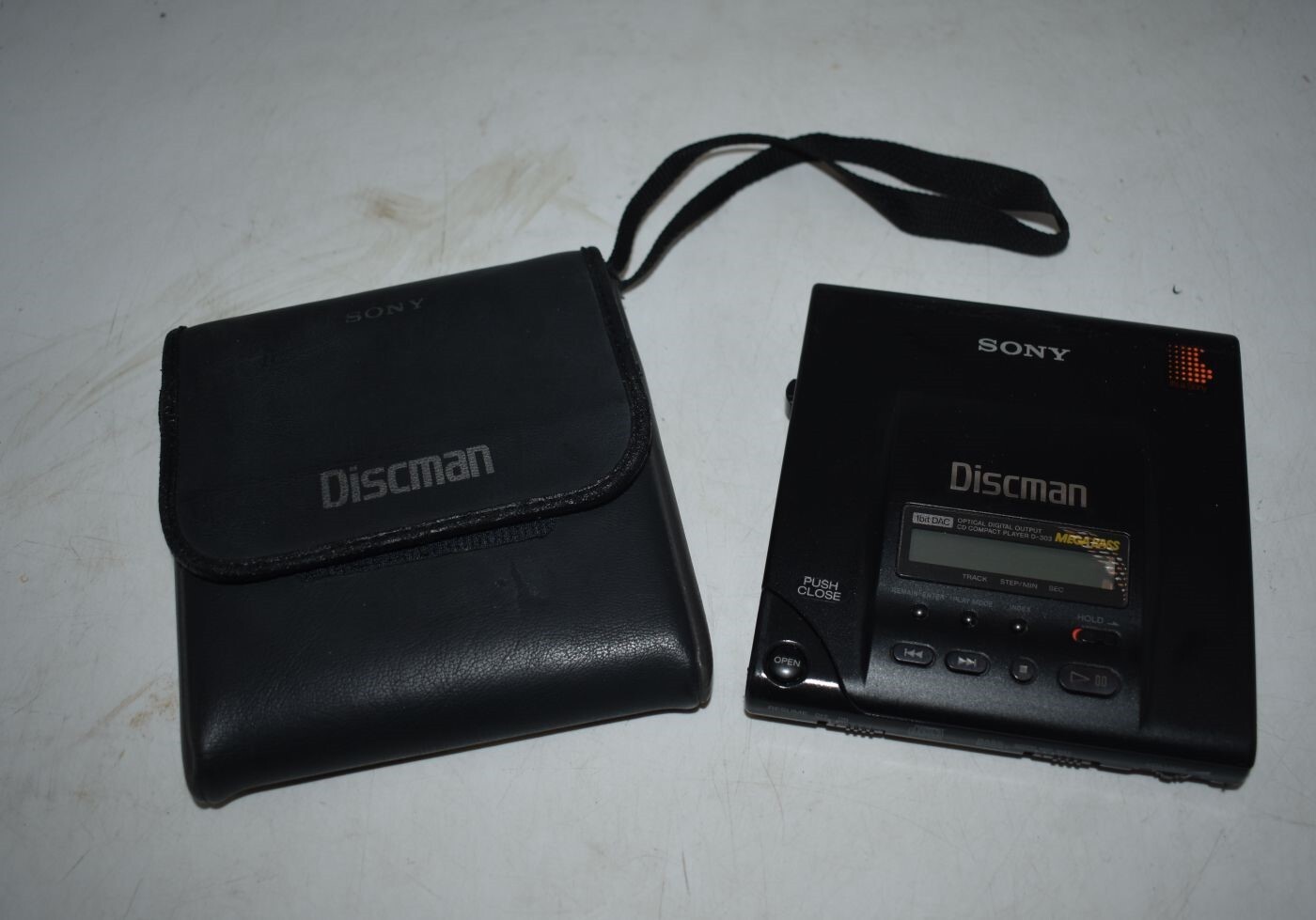 ジャンク】 SONY Diskman D-303 ポータブルCDプレーヤー SONY Discman
