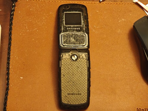 Téléphone portable à clapet rétro robuste Samsung Rugby II 2 SGH-A847D (TELUS) 2 MP - Photo 9 sur 17
