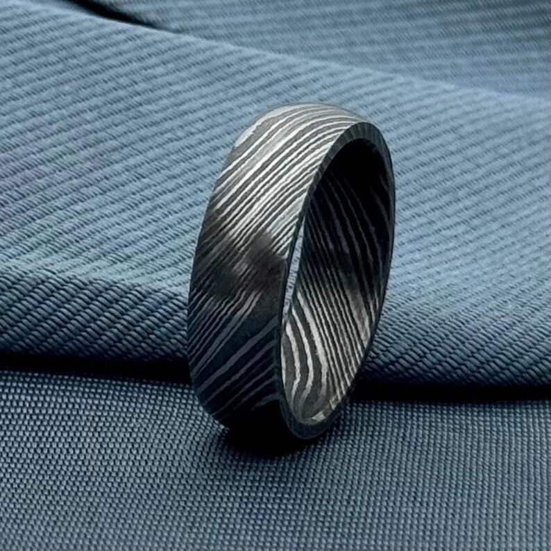 Handmade Unisex Damascus Steel Ring with gray/green Wood Inlay – Unique Jewelry - Image 2 of 4
