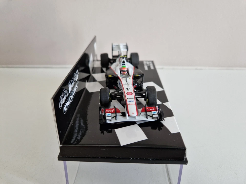 Minichamps 1/43 Sauber Ferrari C29 S. Perez - Showcar 2011 - 410110087 - Immagine 2 di 4