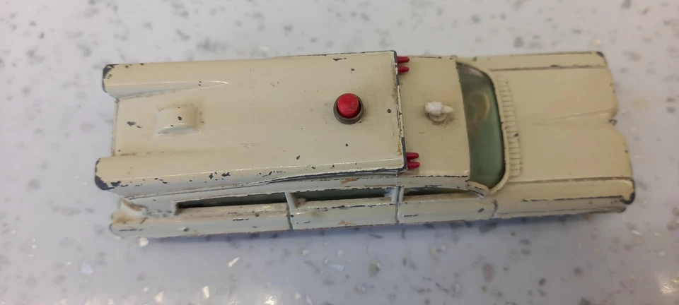 Ambulancia y paciente Dinky 263 Cadillac Superior Criterion. Sin caja Foto 3 de 4