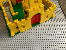 1978 Lego #375 Yellow Castle No Minifigures comes with flag and horses NO FIGS