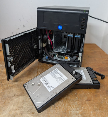 HP ProLiant Micro Server HSTNS-5151 Dual-Core Prozessor 2x 1TB HDD & alle Caddies