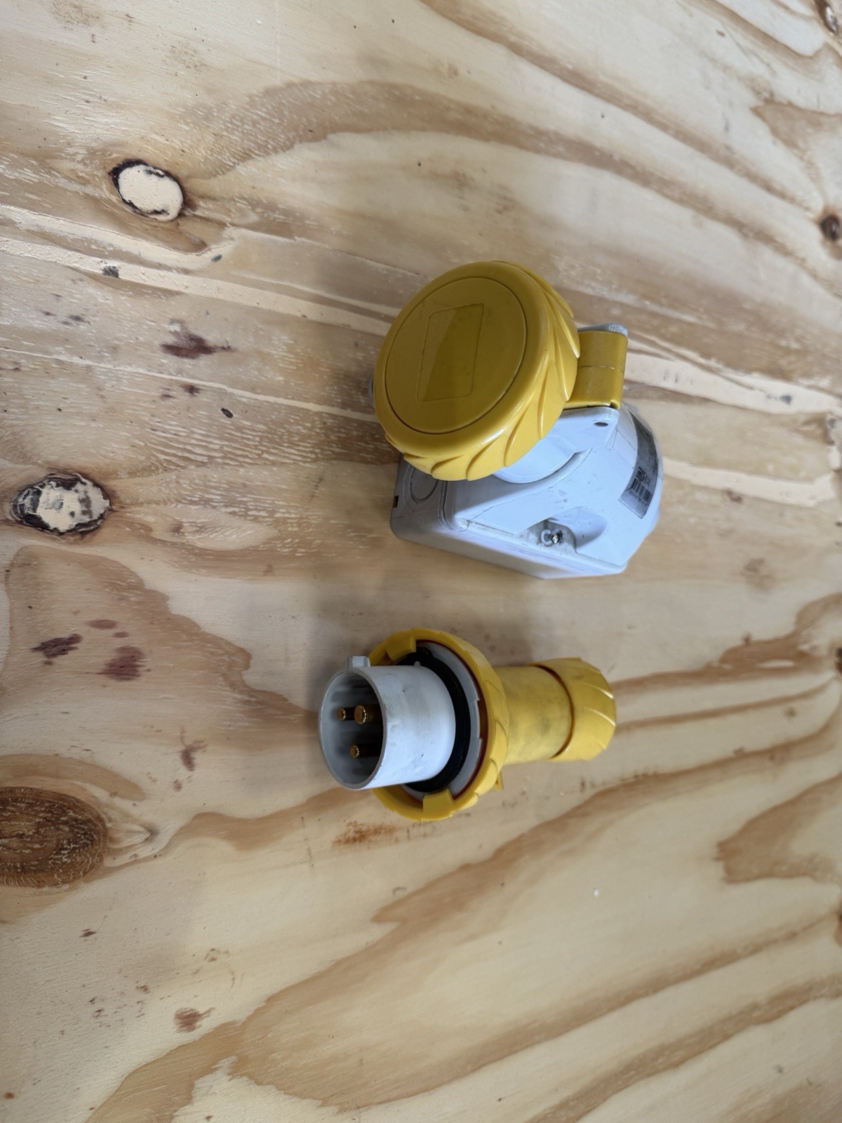 110v Schneider Electric PKE16M713 Plug 83151 Socket PratiKa Wander 16A  IP67