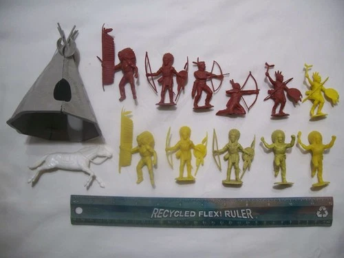 14 RARE MARX WESTERN YELLOW BROWN INDIANS TEEPEE HORSE 1/32 54MM PLASTIC PLAYSET