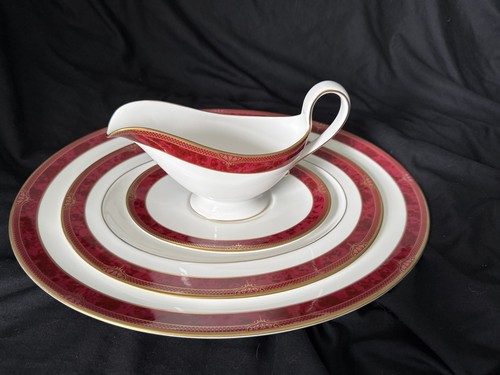 Unbenutztes 1. Qualität Spode Fine Bone China Y 8594 Custom Lot von drei Artikeln.