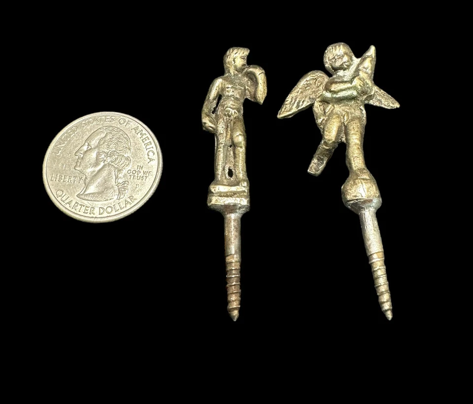 Antiguo reloj remates ángel querubín y hombre posando 2,25 pulgadas Foto 3 de 4