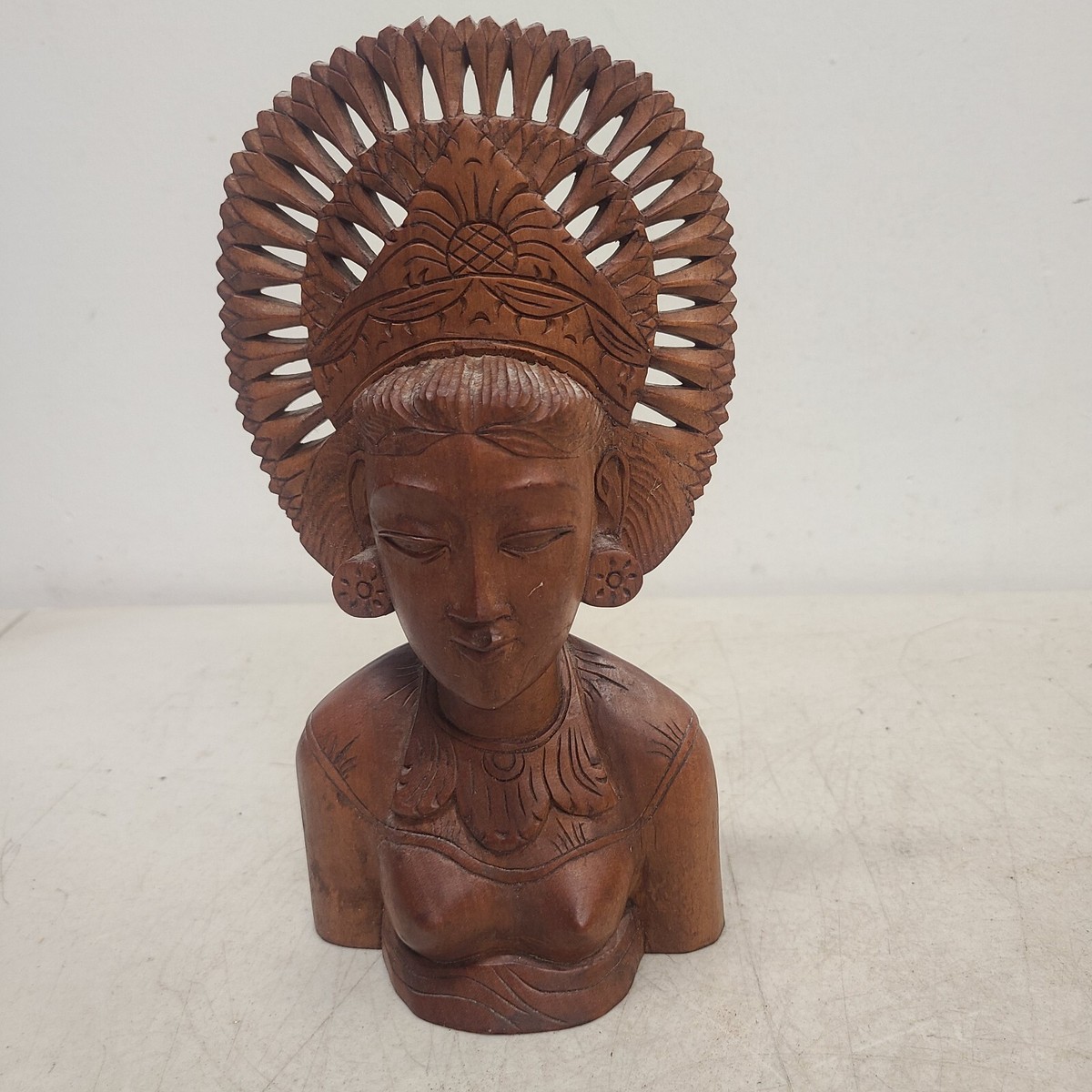 BALI  稀少品　　黒檀　バリ島 古式民族衣装 女性全身像　一刀彫 71OPMrWnjhL._UF350,350_QL80_.jpg