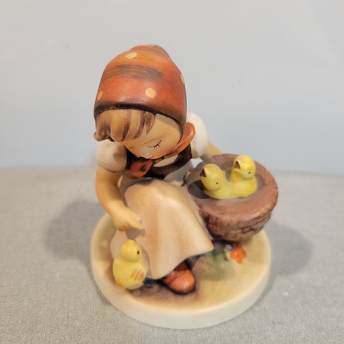 Vintage Goebel M.I. Hummel Figurine "Chick Girl" 57/0 Full Bee TMK 2 1950's - Picture 2 of 8