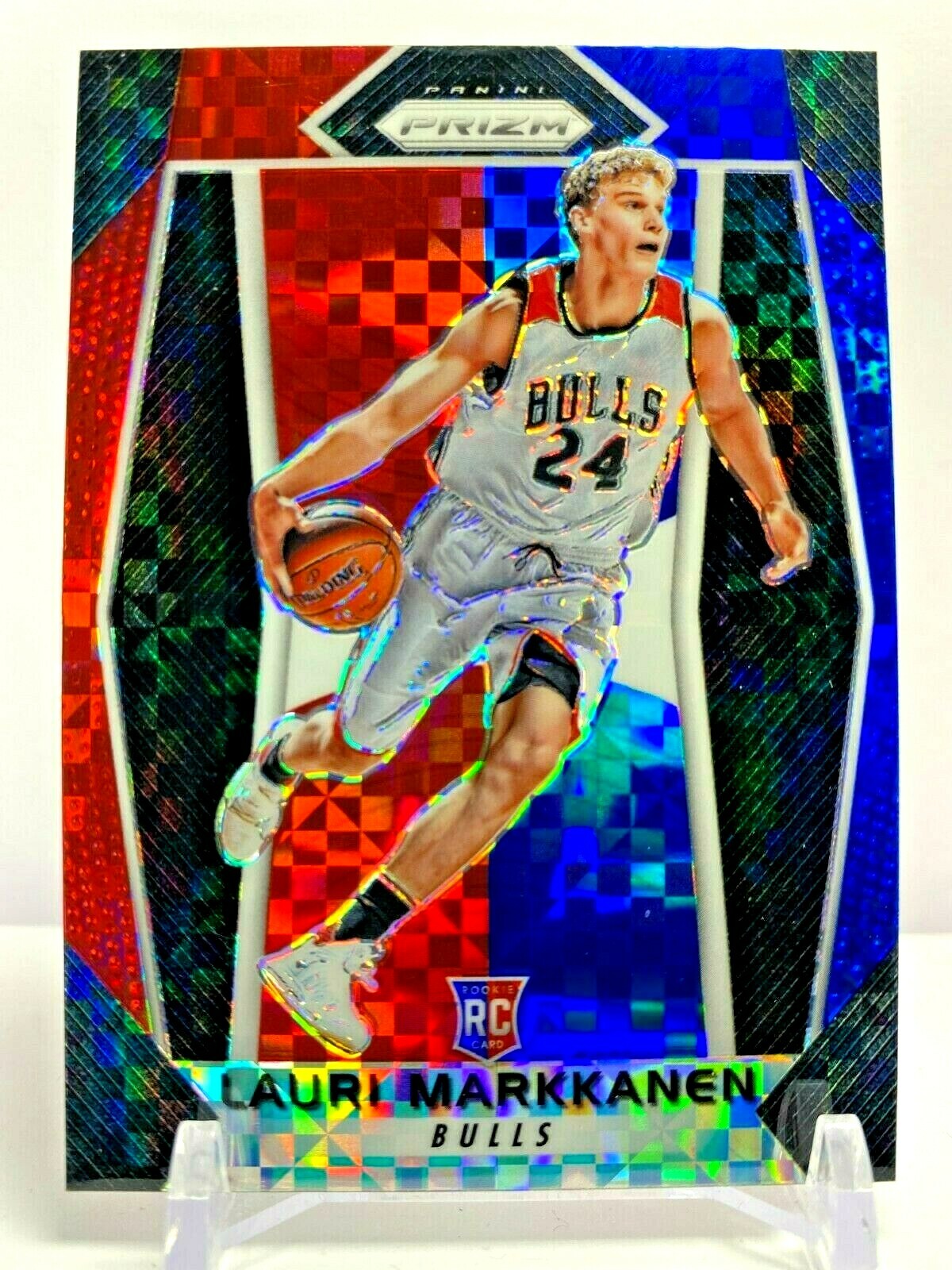 2017-18 Panini Prizm Rookie Red/White/Blue Lauri Markkanen Chicago Bulls No.247