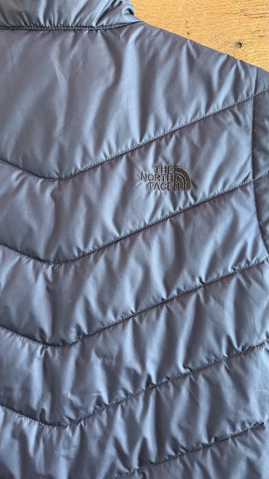 Chaleco acolchado acolchado acolchado The North Face azul marino cremallera completa para mujer talla M Foto 3 de 4