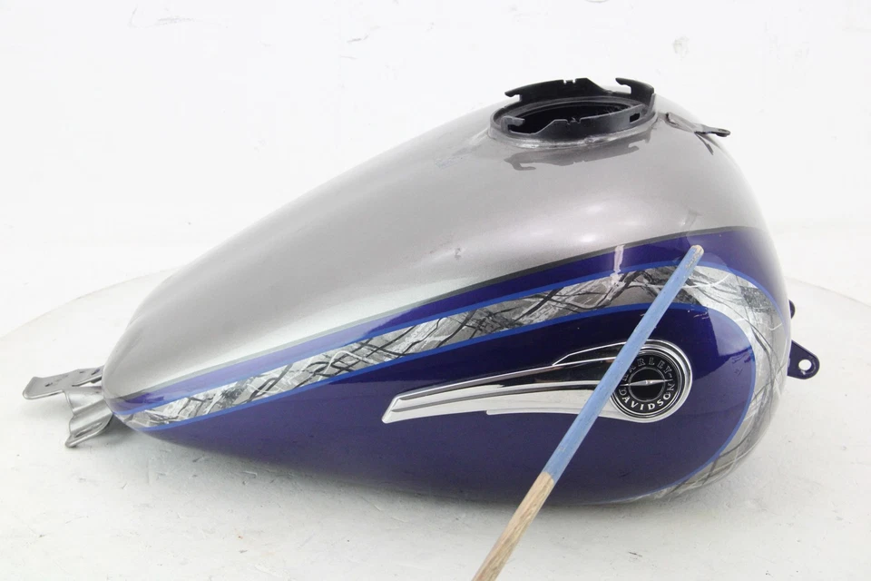 Harley Electra Glide 2017 tanque de combustible plata paladio y azul fantasma P61000248eau Foto 2 de 4