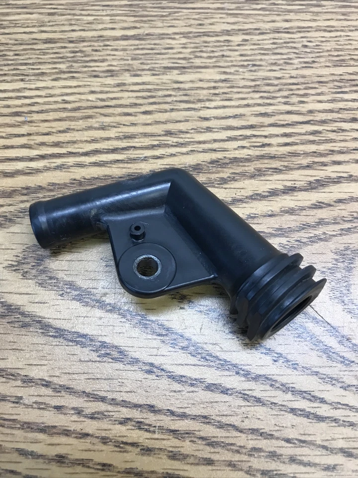 HONDA SHADOW VLX VT600 1988-2007, PARTE DEL CUELLO DE LLENADO DEL TANQUE DE RESERVA # 19111-MR1-000 Foto 2 de 4