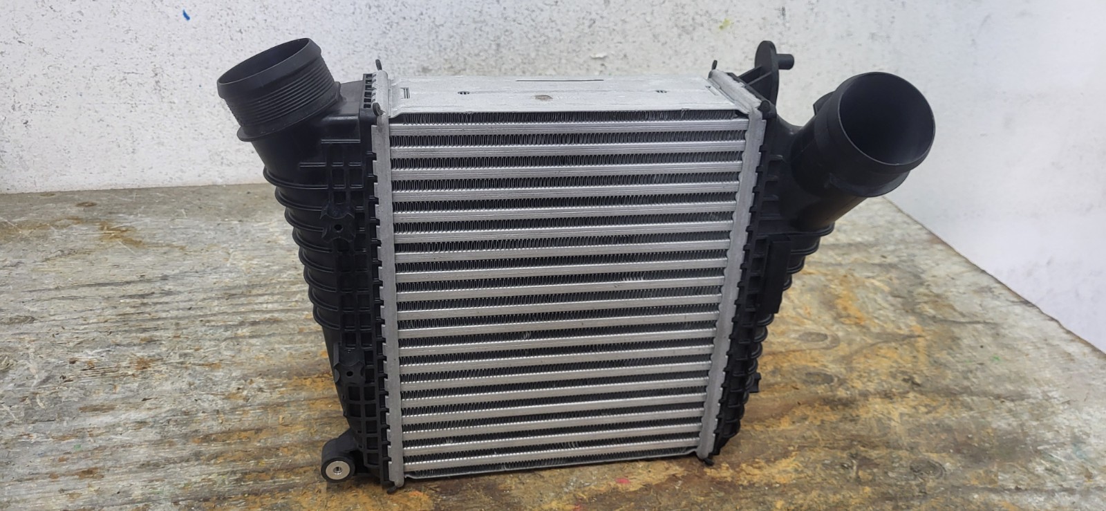 2017-2020 BENTLEY CONTINENTAL GT / GTC INTERCOOLER RADIATOR USED OEM *DC9134