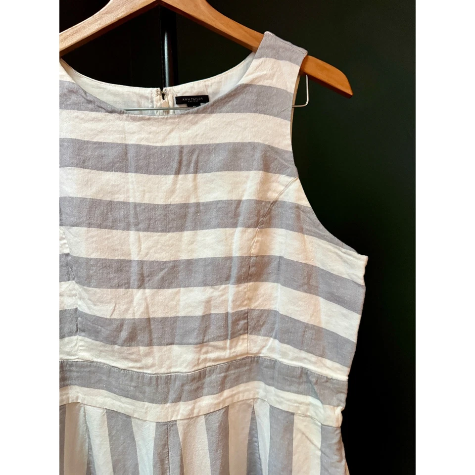 Macacão feminino Ann Taylor Factory listrado cinza e branco sem mangas perna larga GG - Imagem 4 de 4