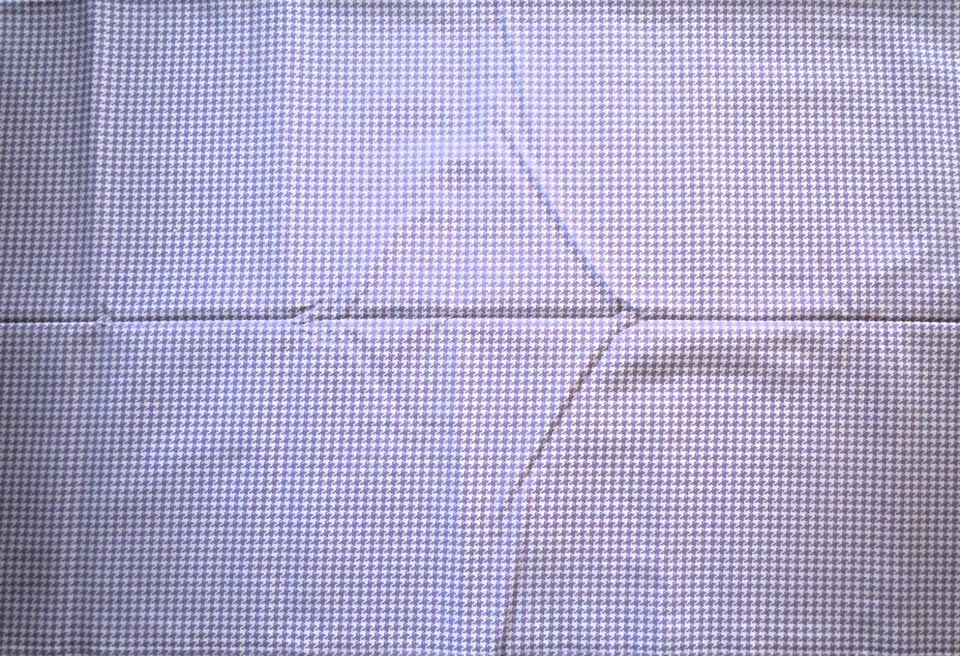 Tela de algodón pata de gallo púrpura claro sobre fondo blanco pieza de 4 yardas X WOF Foto 2 de 3