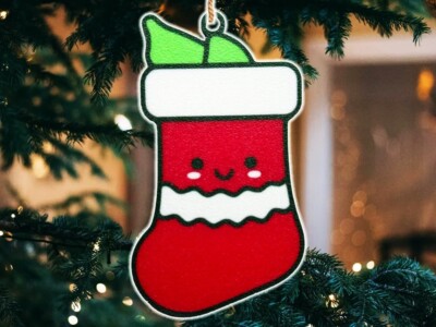 2 Stück süßer Kawaii Weihnachtsstrumpf Ornament - Kunststoff rot Strumpf Ornament