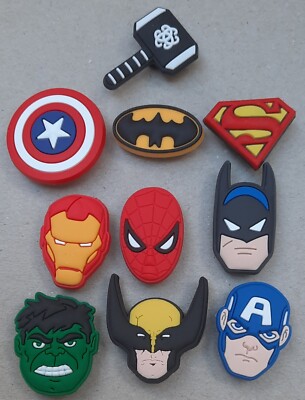 BRANDNEU KINDER KROKO SUPERHELD DC MARVEL COMICFIGUREN SCHUH CHARMS SET