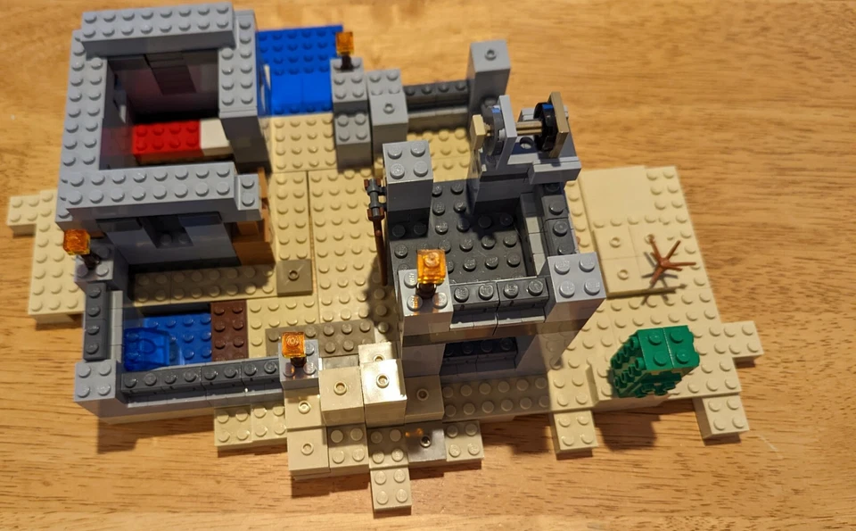 LEGO 21121 Minecraft The Desert Outpost Set - Image 2 of 3