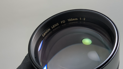 Canon New FD NFD 135mm f/2 Near MINT MF Telephoto Lens W/Box Case