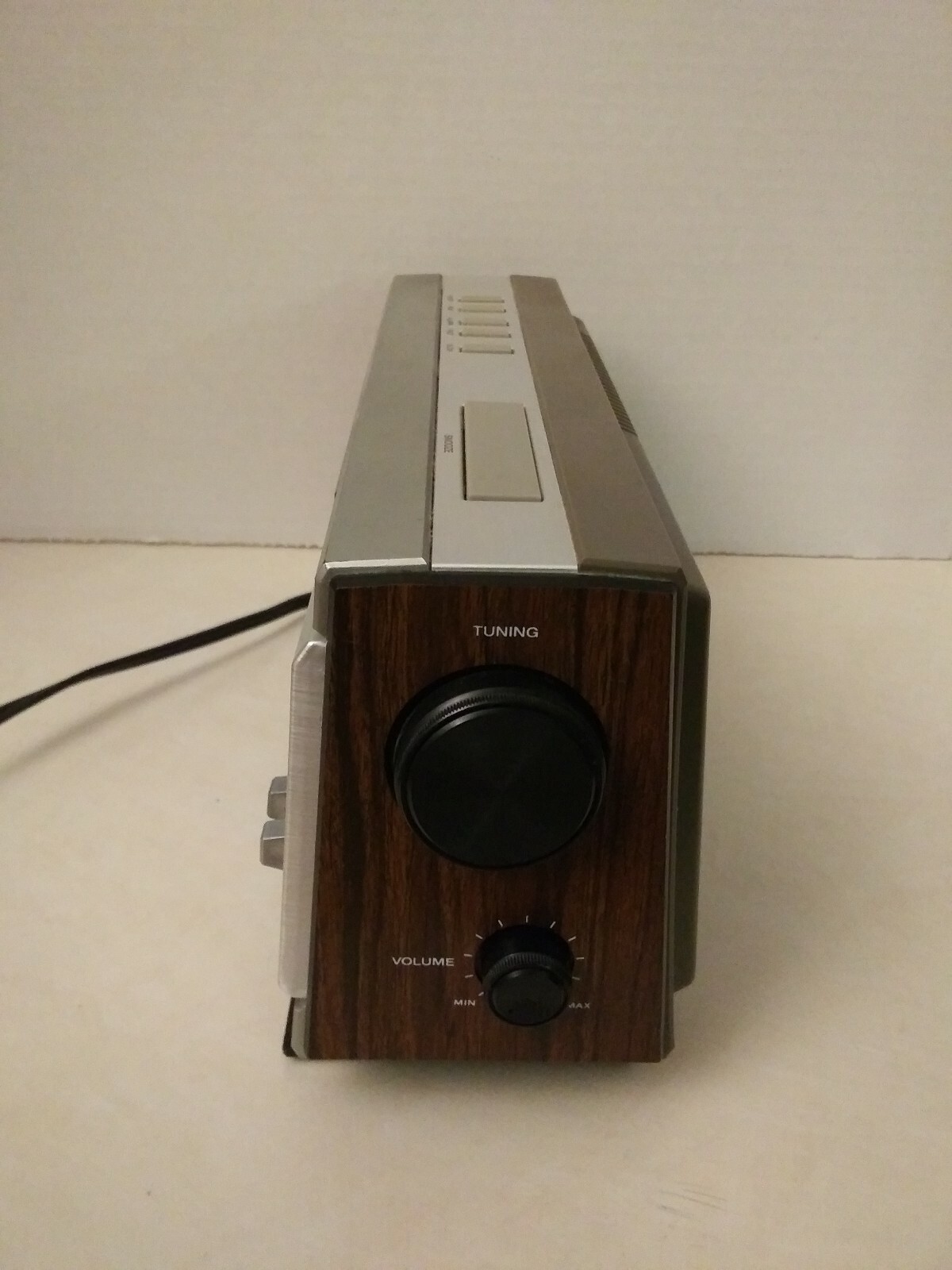 Lloyd's AM/FM Electronic Clock Radio Model No. J233 (Please Read